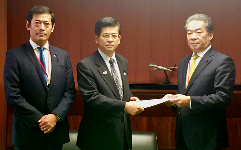 国土交通大臣へ鬼怒川堤防の早期復旧と鬼怒川治水の強化を要望